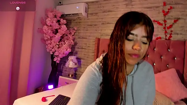 MoliBunny online show from 04-18-26, 04:38