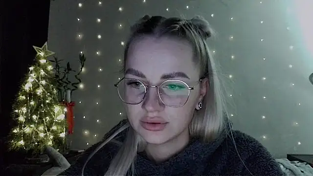 Snapshot of Whitehex666 chatting on 12-22-25, 05:10 Whitehex666 online show from 12-22-25, 05:10