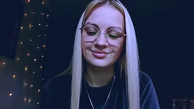 Snapshot of Whitehex666 chatting on 01-08-26, 10:39 Whitehex666 online show from 01-08-26, 10:39