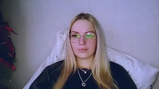 Snapshot of Whitehex666 chatting on 01-11-26, 08:08 Whitehex666 online show from 01-11-26, 08:08