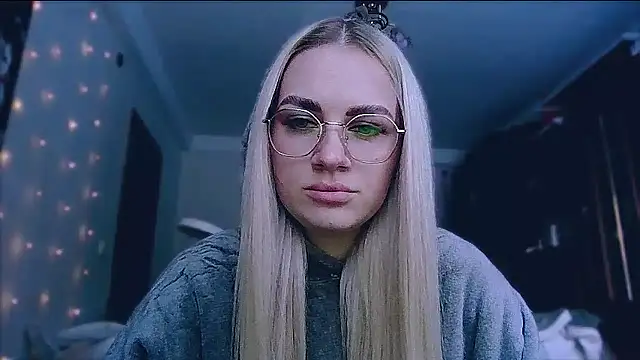 Snapshot of Whitehex666 chatting on 01-12-26, 01:05 Whitehex666 online show from 01-12-26, 01:05