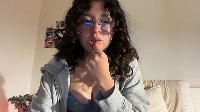 Alicatcua  online show from 03-23-26, 02:04