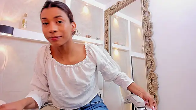 Snapshot of katha_stone chatting on 12-15-25, 11:14 katha stone online show from 12-15-25, 11:14