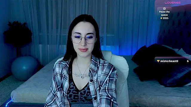 Snapshot of Miss__Linn chatting on 12-04-25, 01:31 Miss Linn online show from 12-04-25, 01:31