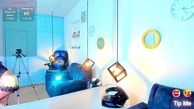 Snapshot of Hot_Darliing chatting on 12-03-25, 01:42 Hot Darliing online show from 12-03-25, 01:42