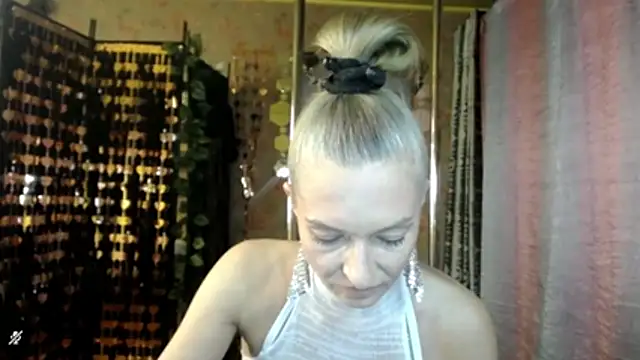 Snapshot of Soniakiss chatting on 07-28-26, 02:13 Soniakiss online show from 07-28-26, 02:13