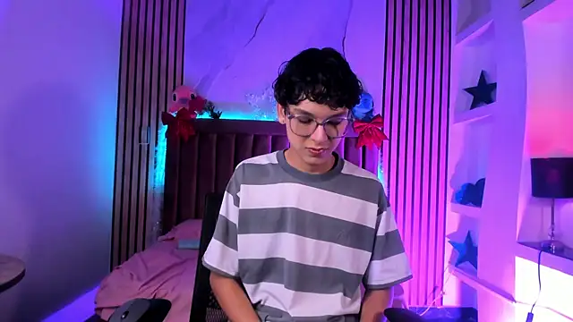 Snapshot of SthepanodiMonaco chatting on 12-13-25, 07:53 SthepanodiMonaco online show from 12-13-25, 07:53