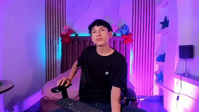 Snapshot of SthepanodiMonaco chatting on 12-15-25, 07:40 SthepanodiMonaco online show from 12-15-25, 07:40