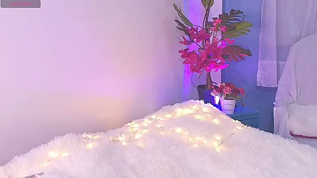 Snapshot of Katee_Crownn chatting on 12-03-25, 03:58 Katee Crownn online show from 12-03-25, 03:58