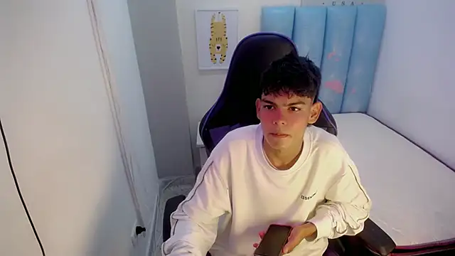 Snapshot of Lil_babyyy_ chatting on 12-01-25, 03:11 Lil babyyy online show from 12-01-25, 03:11