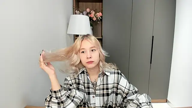 Snapshot of AunclreaVache chatting on 11-30-25, 10:41 AunclreaVache online show from 11-30-25, 10:41