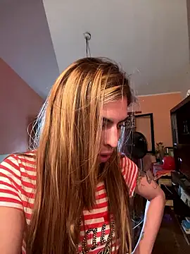 Snapshot of CammyyDomm chatting on 01-16-26, 06:01 CammyyDomm online show from 01-16-26, 06:01