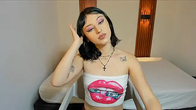 Snapshot of OliviaWolf3 chatting on 12-04-25, 02:54 OliviaWolf3 online show from 12-04-25, 02:54