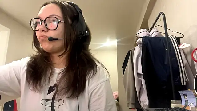 Snapshot of KerriMcbreen chatting on 11-29-25, 06:16 KerriMcbreen online show from 11-29-25, 06:16