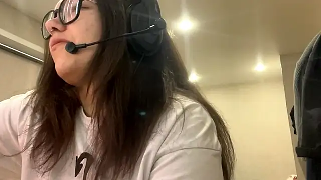 Snapshot of KerriMcbreen chatting on 12-01-25, 03:55 KerriMcbreen online show from 12-01-25, 03:55