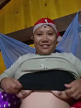 Snapshot of LeoPet2x chatting on 12-05-25, 01:36 LeoPet2x online show from 12-05-25, 01:36