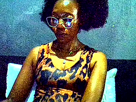 Snapshot of PreettyTee chatting on 04-17-26, 02:14 PreettyTee online show from 04-17-26, 02:14