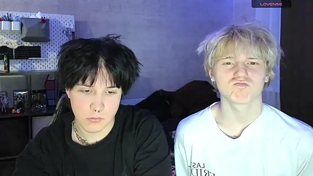 Snapshot of miya_meow_miku chatting on 11-29-25, 04:43 miya meow miku online show from 11-29-25, 04:43