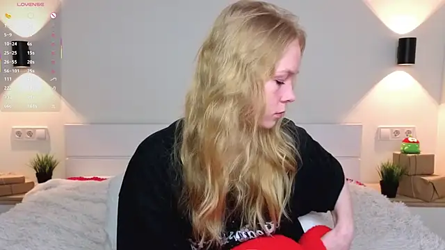 Snapshot of GhisllaineWestler chatting on 03-03-26, 04:40 GhisllaineWestler online show from 03-03-26, 04:40