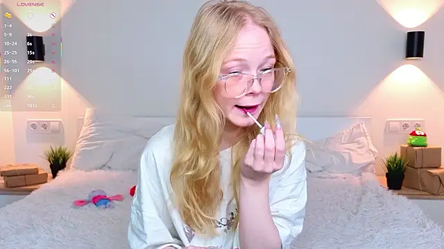 Snapshot of GhisllaineWestler chatting on 03-09-26, 05:44 GhisllaineWestler online show from 03-09-26, 05:44