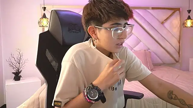 Snapshot of valeryevansvg chatting on 11-28-25, 02:31 valeryevansvg online show from 11-28-25, 02:31