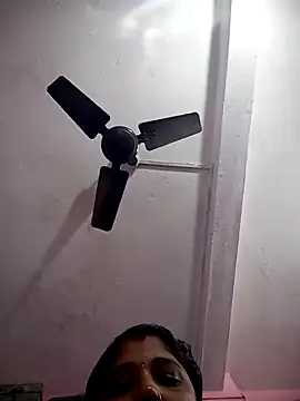 Snapshot of Sweet_rasmalai_khao chatting on 12-21-25, 03:46 Sweet rasmalai khao online show from 12-21-25, 03:46