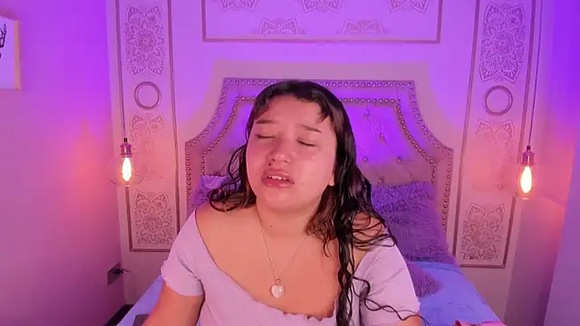 Snapshot of honny_blaice chatting on 12-18-25, 02:45 honny blaice online show from 12-18-25, 02:45