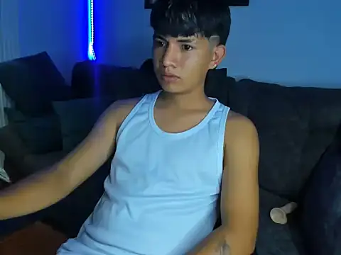 Snapshot of Mikke18 chatting on 12-16-25, 04:50 Mikke18 online show from 12-16-25, 04:50