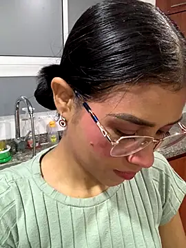 Snapshot of AnitaDuque chatting on 12-14-25, 12:49 AnitaDuque online show from 12-14-25, 12:49