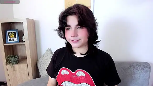 Snapshot of daniellesins2 chatting on 12-13-25, 08:58 daniellesins2 online show from 12-13-25, 08:58