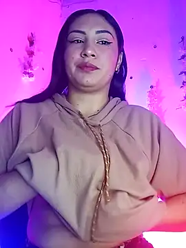 Snapshot of Emy_cutee chatting on 01-13-26, 12:21 Emy cutee online show from 01-13-26, 12:21