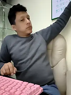 Snapshot of KairoStormX chatting on 12-15-25, 09:30 KairoStormX online show from 12-15-25, 09:30