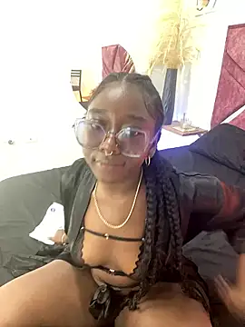 Snapshot of ZahhyGrey chatting on 01-10-26, 08:32 ZahhyGrey online show from 01-10-26, 08:32