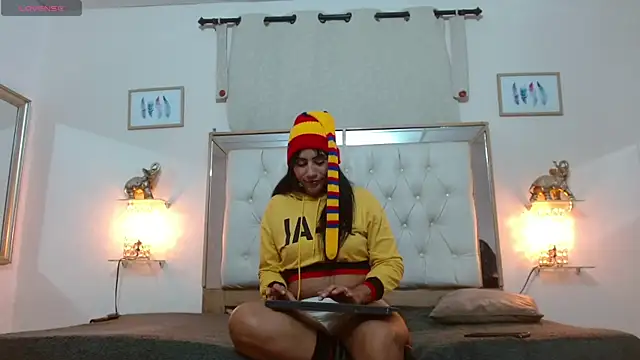 Snapshot of dr_jolie_ chatting on 12-15-25, 04:39 dr jolie online show from 12-15-25, 04:39