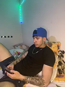 Snapshot of wil_hot chatting on 11-30-25, 05:28 wil hot online show from 11-30-25, 05:28