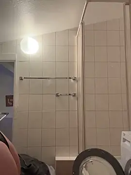 Snapshot of YoungJoyce chatting on 12-04-25, 06:27 YoungJoyce online show from 12-04-25, 06:27