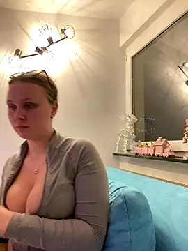 Snapshot of YoungJoyce chatting on 12-15-25, 04:11 YoungJoyce online show from 12-15-25, 04:11