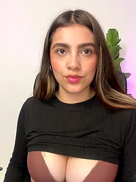 Snapshot of Julieta-8 chatting on 12-04-25, 01:59 Julieta-8 online show from 12-04-25, 01:59