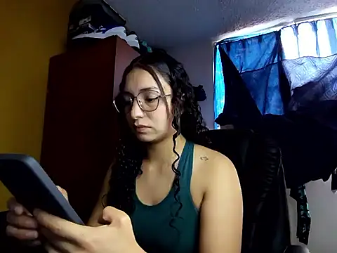 Snapshot of Gwen_Sweet chatting on 01-08-26, 05:04 Gwen Sweet online show from 01-08-26, 05:04