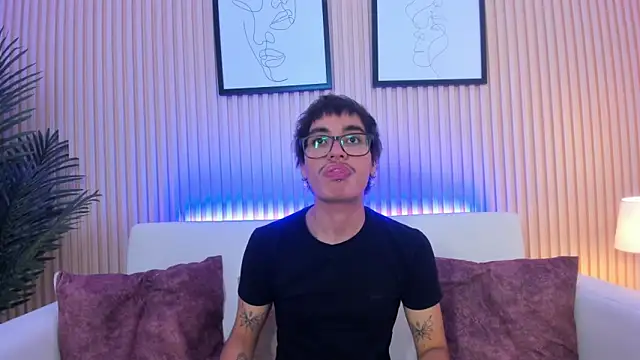 Snapshot of Antonio_rowan chatting on 12-02-25, 06:47 Antonio rowan online show from 12-02-25, 06:47