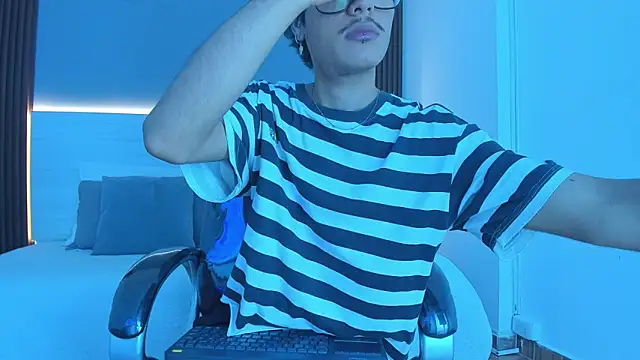 Snapshot of Antonio_rowan chatting on 12-03-25, 01:31 Antonio rowan online show from 12-03-25, 01:31