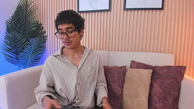 Snapshot of Antonio_rowan chatting on 12-05-25, 01:42 Antonio rowan online show from 12-05-25, 01:42