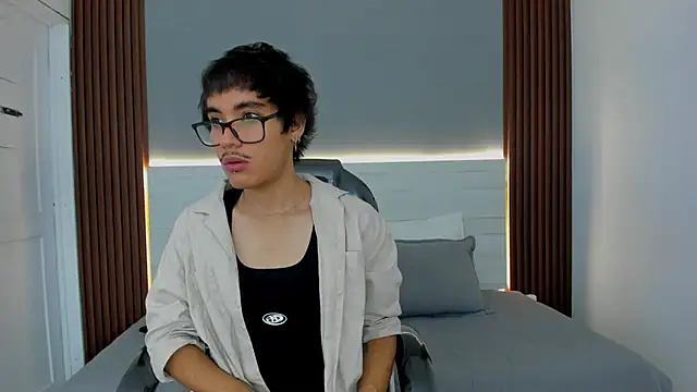 Snapshot of Antonio_rowan chatting on 12-14-25, 01:38 Antonio rowan online show from 12-14-25, 01:38