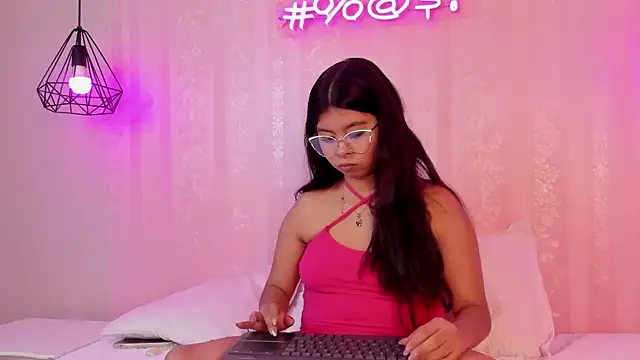 Snapshot of Scarletrose_ chatting on 12-01-25, 08:47 Scarletrose online show from 12-01-25, 08:47