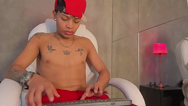 Snapshot of Renzo_Dogan chatting on 12-01-25, 03:00 Renzo Dogan online show from 12-01-25, 03:00