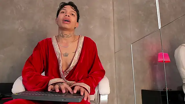 Snapshot of Renzo_Dogan chatting on 12-15-25, 07:18 Renzo Dogan online show from 12-15-25, 07:18