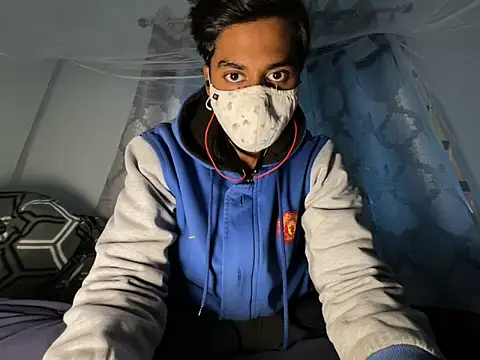 Snapshot of hunterboy2001 chatting on 12-18-25, 09:04 hunterboy2001 online show from 12-18-25, 09:04