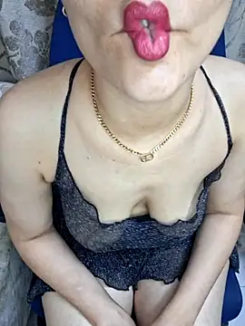 Snapshot of deva-sexy chatting on 12-18-25, 10:38 deva-sexy online show from 12-18-25, 10:38