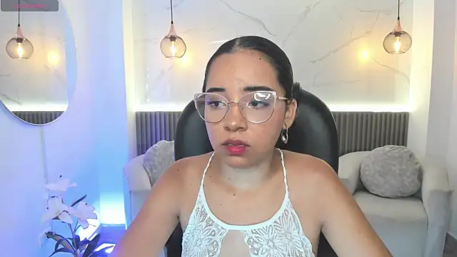 Snapshot of alana_martiins chatting on 06-07-26, 07:06 alana martiins online show from 06-07-26, 07:06