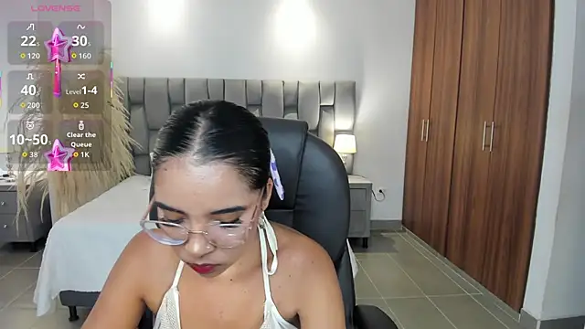 Snapshot of alana_martiins chatting on 06-23-26, 06:39 alana martiins online show from 06-23-26, 06:39